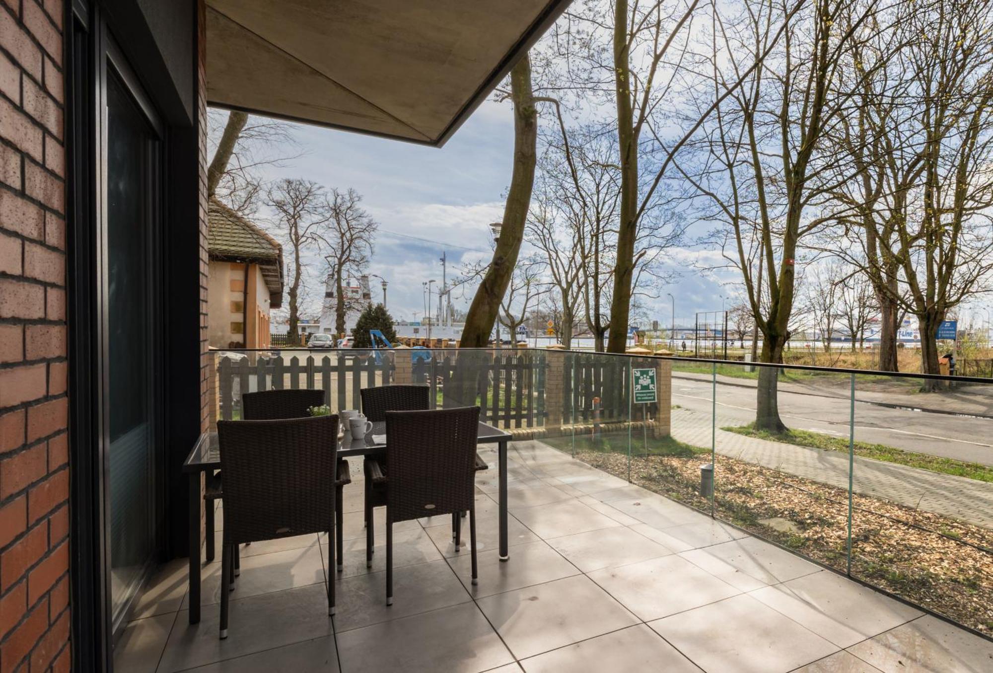 Modern Studio With Terrace And Parking In Swinoujscie By Noclegi Renters Exteriör bild